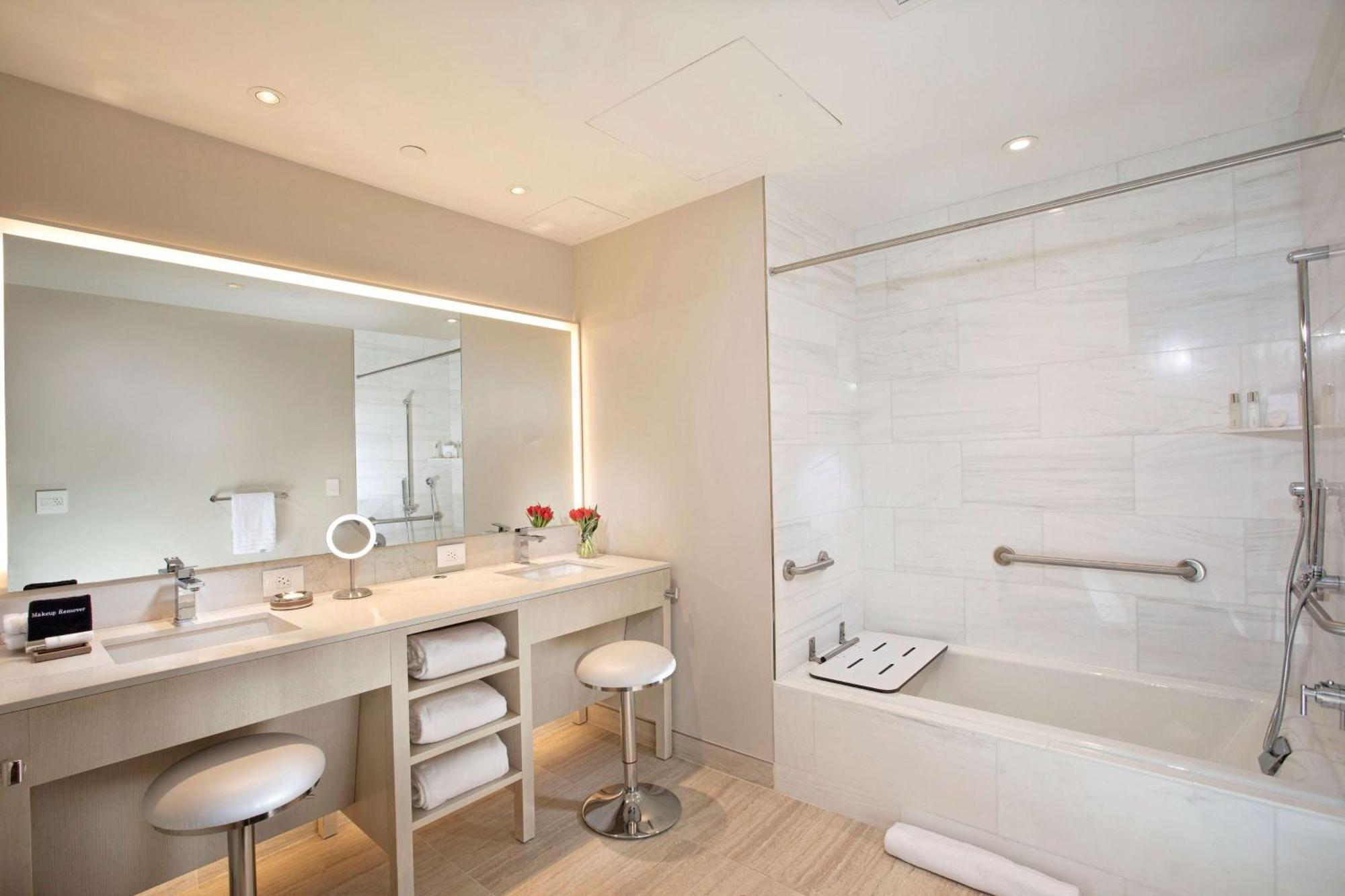 Hall Arts Hotel Dallas, Curio Collection By Hilton Extérieur photo